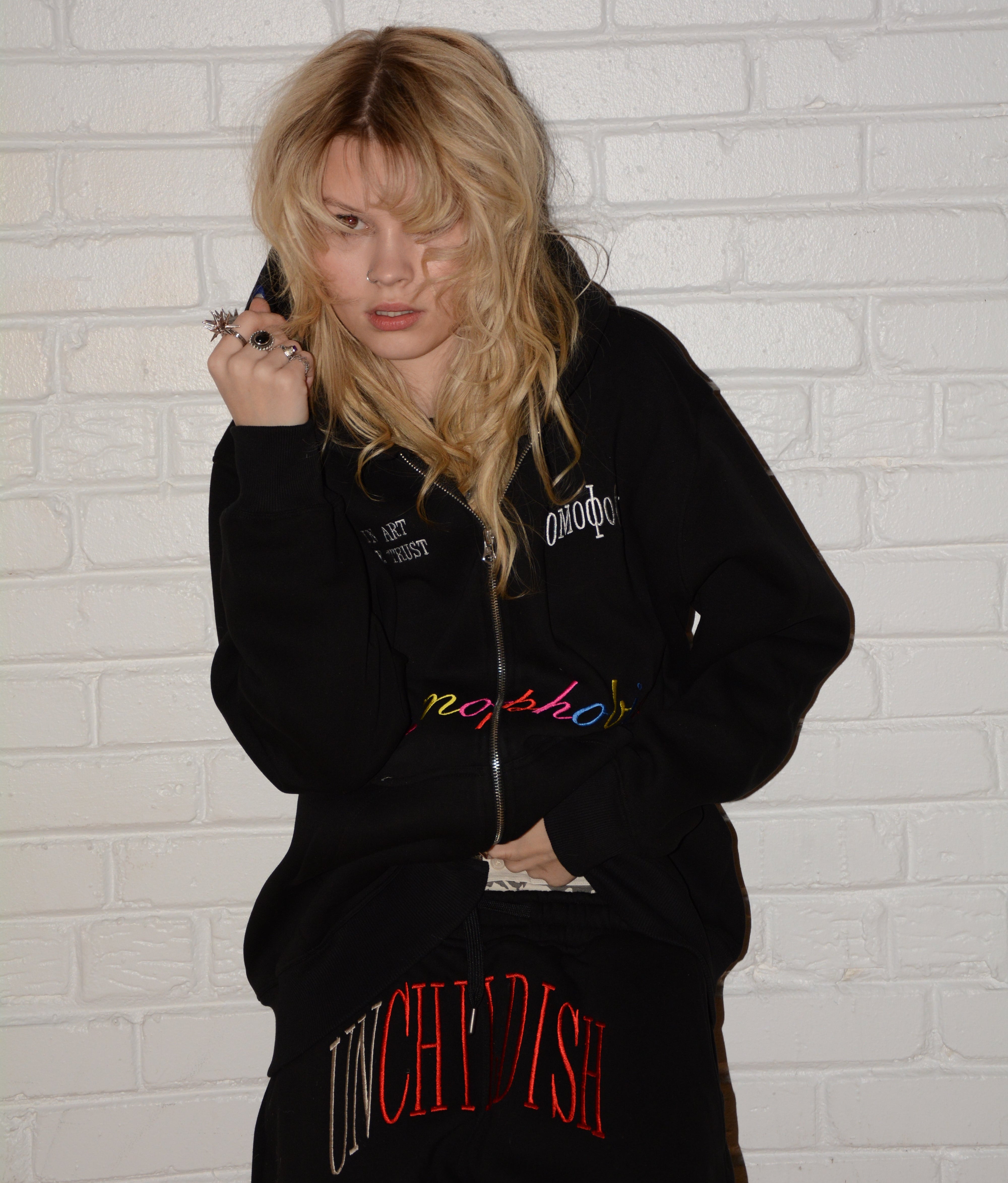 "IN ART WE TRUST" ZIP-UP